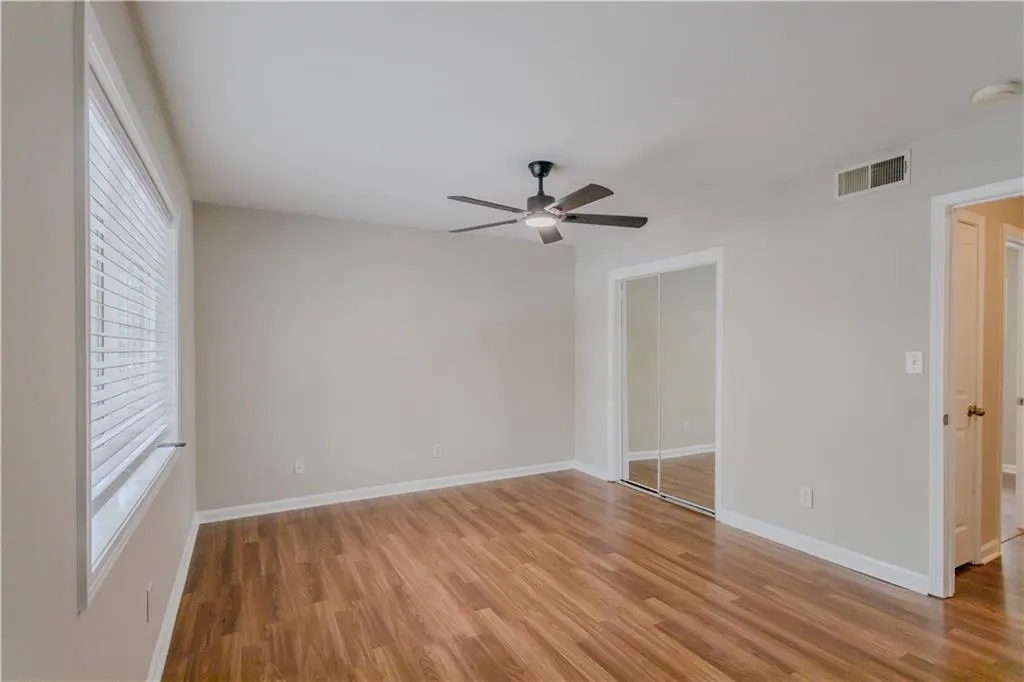 Unfurnished room featuring light wood-style floors and a ceiling fan