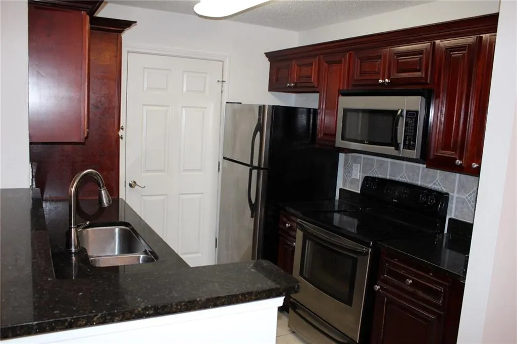 6205 Santa Fe Parkway, Sandy Springs, Georgia 30350, 2 Bedrooms Bedrooms, ,2 BathroomsBathrooms,Residential,Sold,6205 Santa Fe Parkway,6527948
