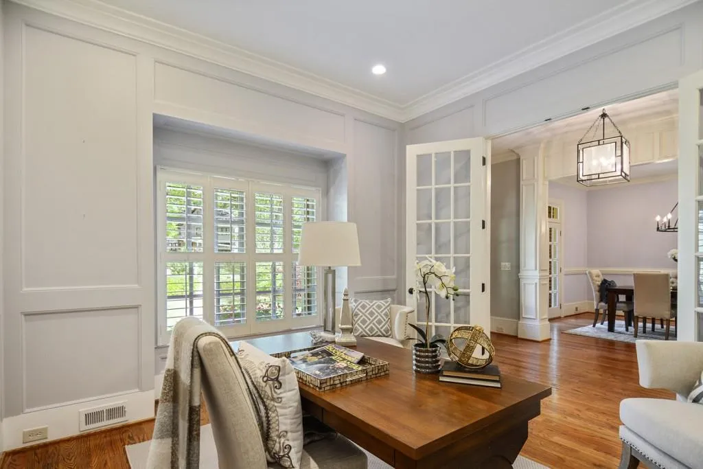 770 E Northway Lane, Atlanta, Georgia 30342, 5 Bedrooms Bedrooms, ,6 BathroomsBathrooms,Residential,Sold,770 E Northway Lane,6869815