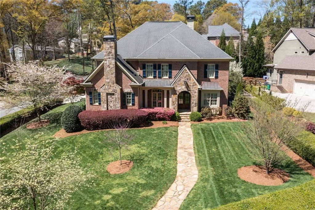770 E Northway Lane, Atlanta, Georgia 30342, 5 Bedrooms Bedrooms, ,6 BathroomsBathrooms,Residential,Sold,770 E Northway Lane,6869815