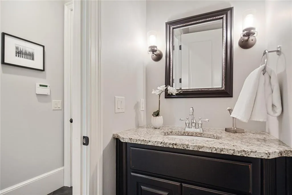 770 E Northway Lane, Atlanta, Georgia 30342, 5 Bedrooms Bedrooms, ,6 BathroomsBathrooms,Residential,Sold,770 E Northway Lane,6869815