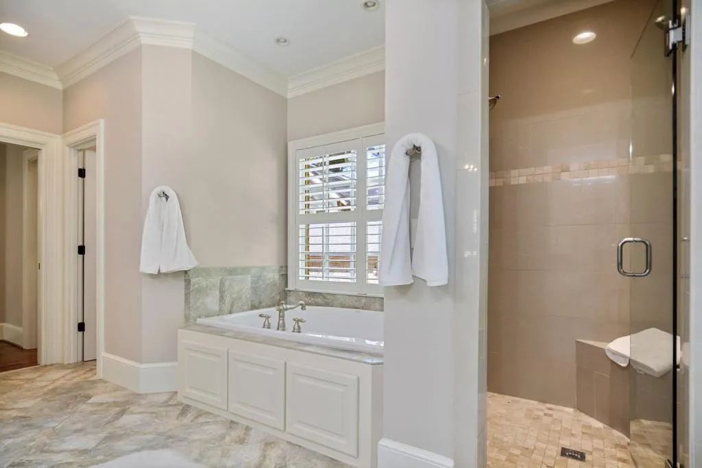 770 E Northway Lane, Atlanta, Georgia 30342, 5 Bedrooms Bedrooms, ,6 BathroomsBathrooms,Residential,Sold,770 E Northway Lane,6869815