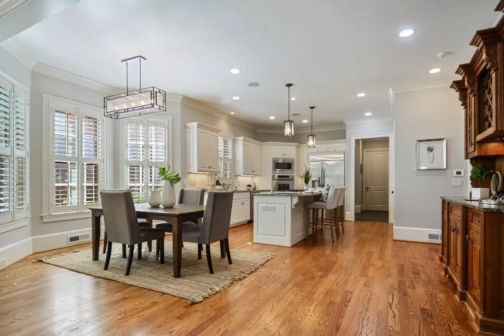 770 E Northway Lane, Atlanta, Georgia 30342, 5 Bedrooms Bedrooms, ,6 BathroomsBathrooms,Residential,Sold,770 E Northway Lane,6869815