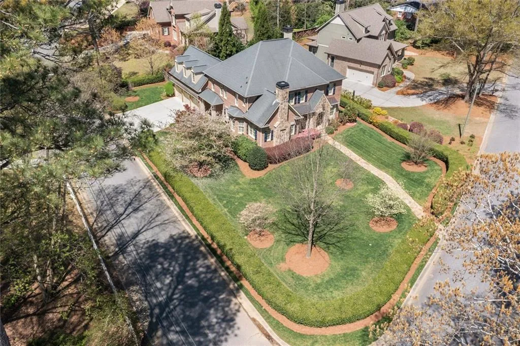 770 E Northway Lane, Atlanta, Georgia 30342, 5 Bedrooms Bedrooms, ,6 BathroomsBathrooms,Residential,Sold,770 E Northway Lane,6869815