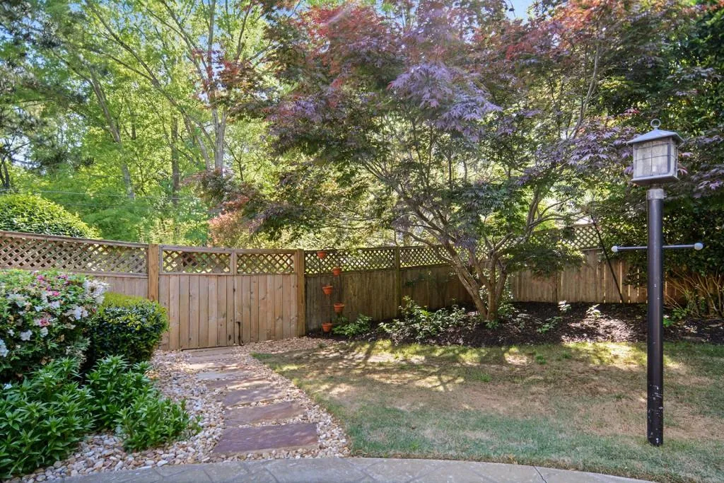 770 E Northway Lane, Atlanta, Georgia 30342, 5 Bedrooms Bedrooms, ,6 BathroomsBathrooms,Residential,Sold,770 E Northway Lane,6869815