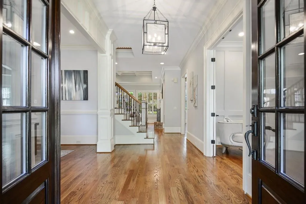 770 E Northway Lane, Atlanta, Georgia 30342, 5 Bedrooms Bedrooms, ,6 BathroomsBathrooms,Residential,Sold,770 E Northway Lane,6869815