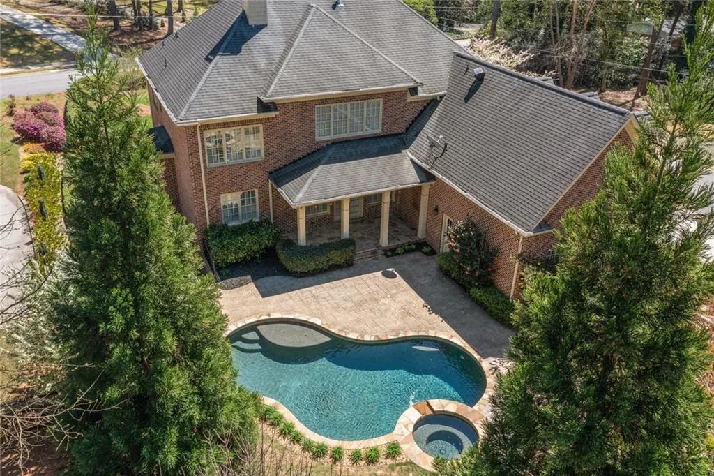 770 E Northway Lane, Atlanta, Georgia 30342, 5 Bedrooms Bedrooms, ,6 BathroomsBathrooms,Residential,Sold,770 E Northway Lane,6869815