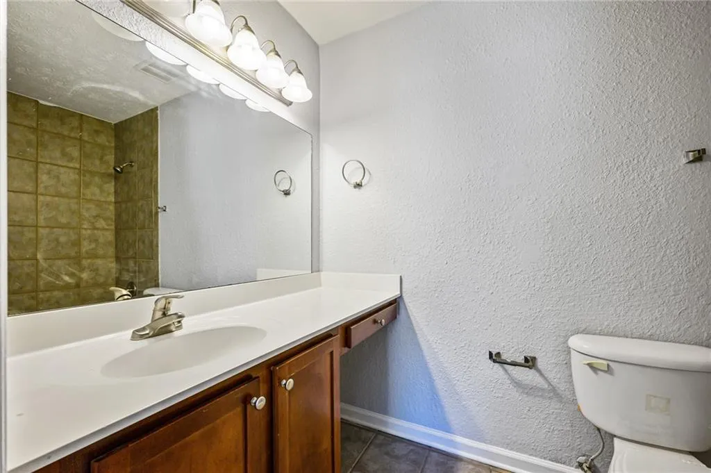 135 N River Drive Unit E, Sandy Springs, Georgia 30350, 2 Bedrooms Bedrooms, ,2 BathroomsBathrooms,Residential,Sold,135 N River Drive Unit E,7083296