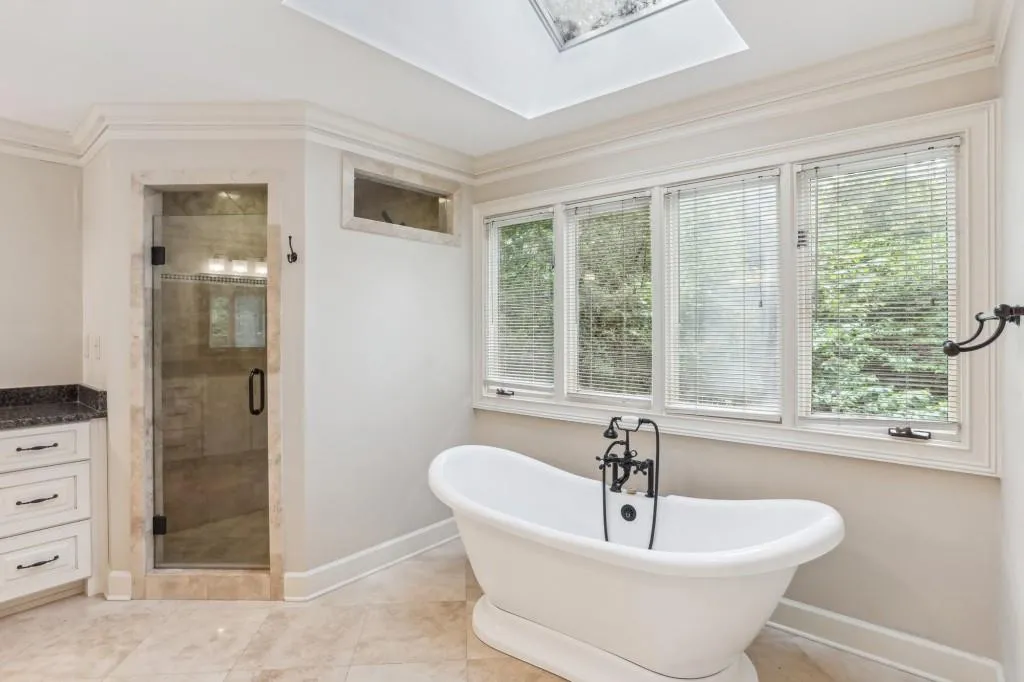 100 Spindale Court, Sandy Springs, Georgia 30350, 6 Bedrooms Bedrooms, ,5 BathroomsBathrooms,Residential,Sold,100 Spindale Court,7373525