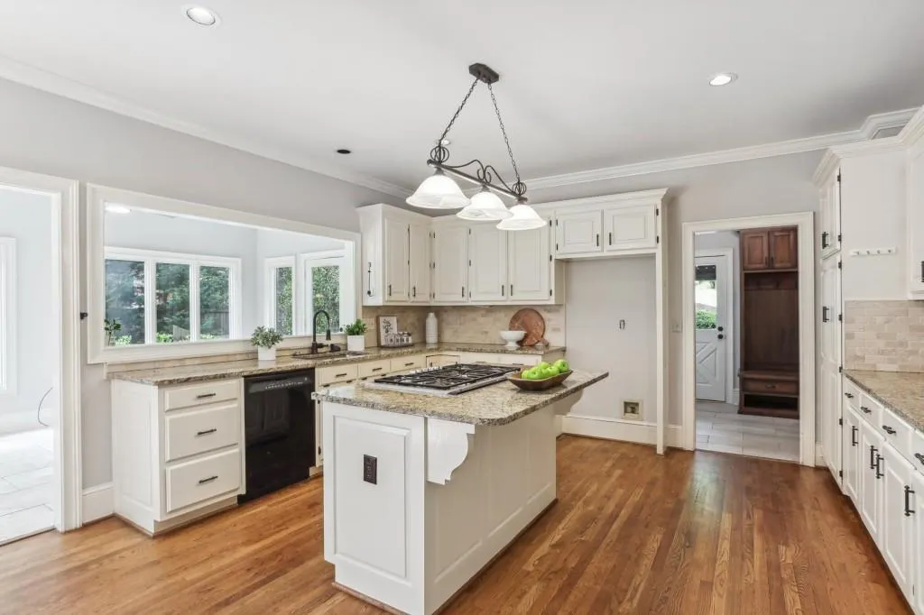 100 Spindale Court, Sandy Springs, Georgia 30350, 6 Bedrooms Bedrooms, ,5 BathroomsBathrooms,Residential,Sold,100 Spindale Court,7373525