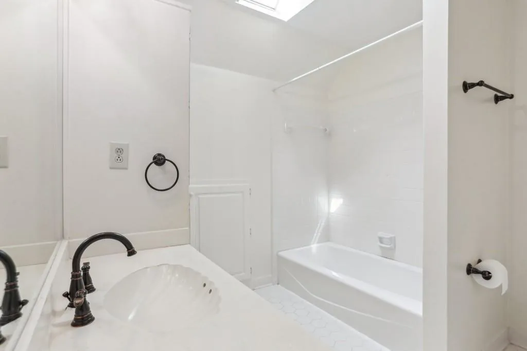 100 Spindale Court, Sandy Springs, Georgia 30350, 6 Bedrooms Bedrooms, ,5 BathroomsBathrooms,Residential,Sold,100 Spindale Court,7373525