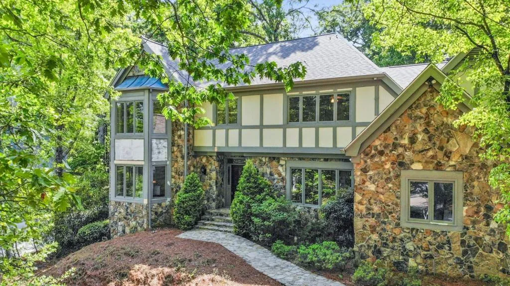 100 Spindale Court, Sandy Springs, Georgia 30350, 6 Bedrooms Bedrooms, ,5 BathroomsBathrooms,Residential,Sold,100 Spindale Court,7373525