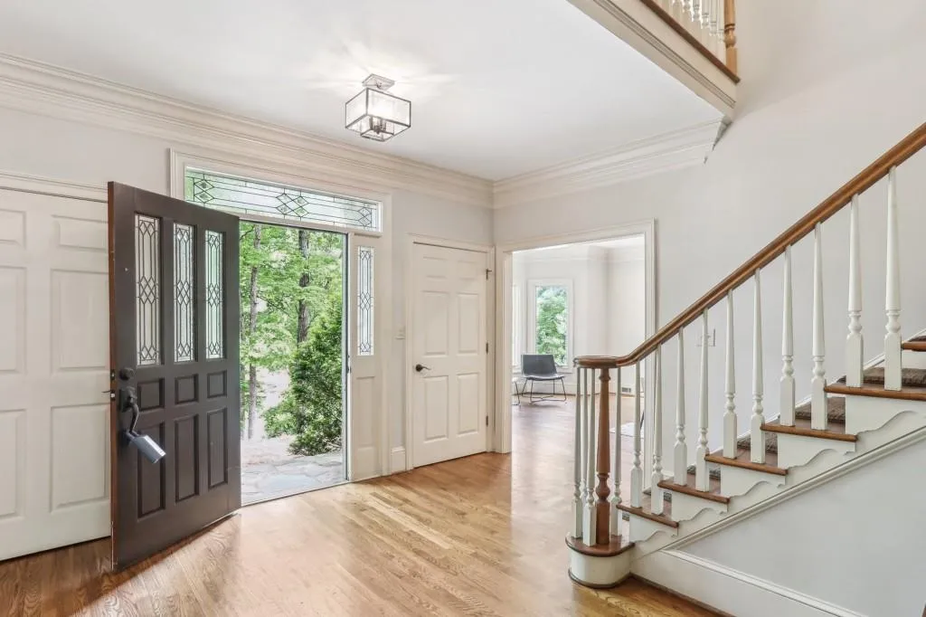 100 Spindale Court, Sandy Springs, Georgia 30350, 6 Bedrooms Bedrooms, ,5 BathroomsBathrooms,Residential,Sold,100 Spindale Court,7373525