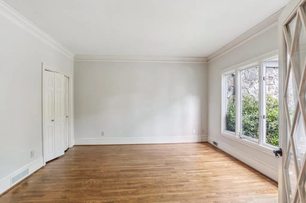 100 Spindale Court, Sandy Springs, Georgia 30350, 6 Bedrooms Bedrooms, ,5 BathroomsBathrooms,Residential,Sold,100 Spindale Court,7373525