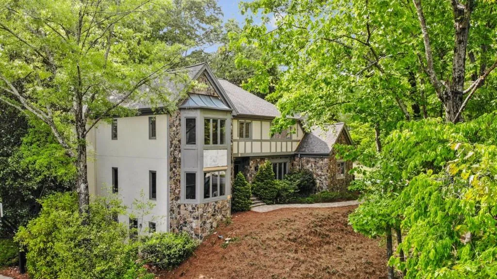 100 Spindale Court, Sandy Springs, Georgia 30350, 6 Bedrooms Bedrooms, ,5 BathroomsBathrooms,Residential,Sold,100 Spindale Court,7373525