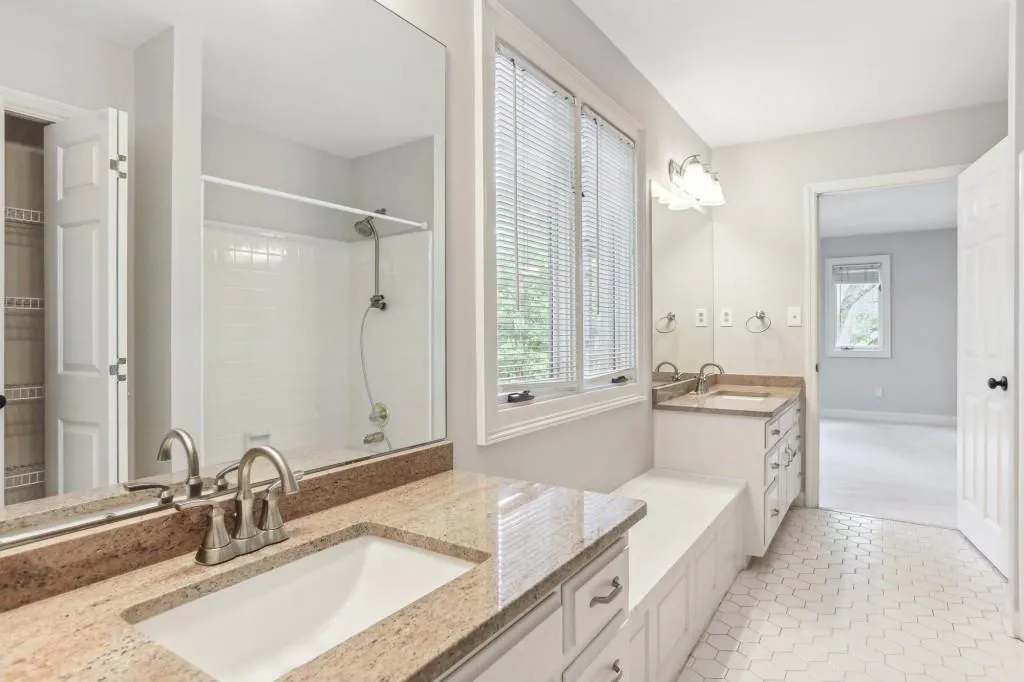 100 Spindale Court, Sandy Springs, Georgia 30350, 6 Bedrooms Bedrooms, ,5 BathroomsBathrooms,Residential,Sold,100 Spindale Court,7373525