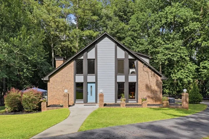 1605 Saint Tropez Way, Atlanta, Georgia 30350