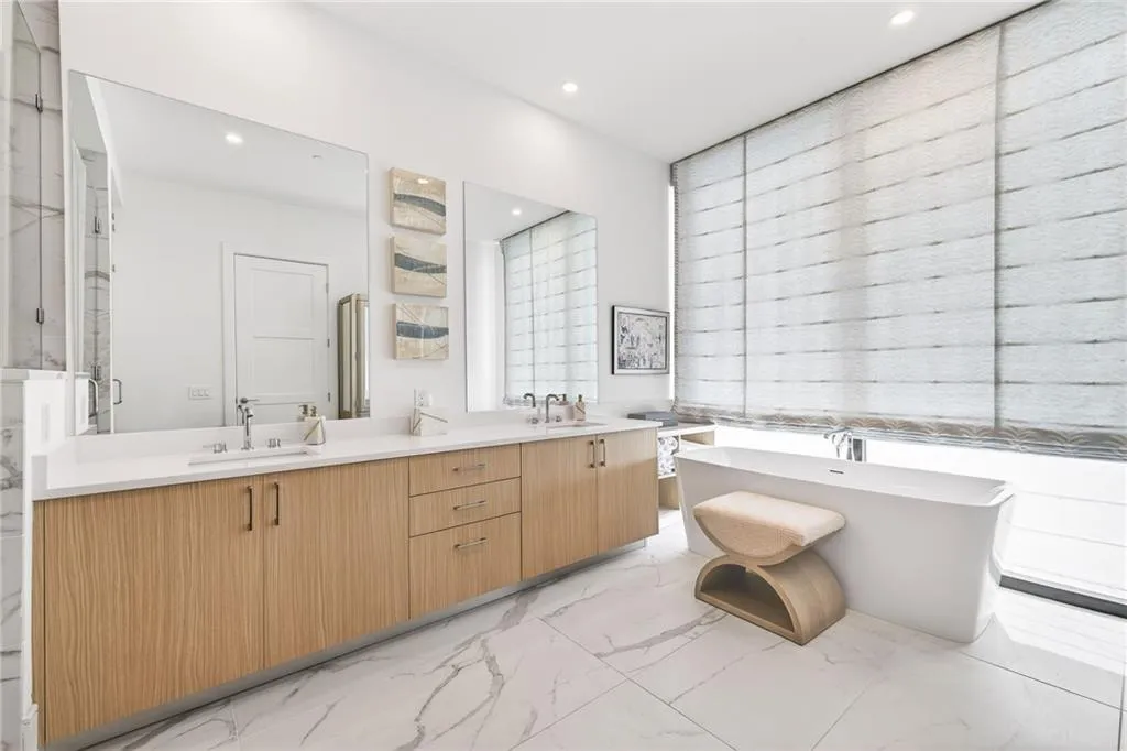 2425 Peachtree Road Ne Unit 1704, Atlanta, Georgia 30305, 2 Bedrooms Bedrooms, 0 ,2 BathroomsBathrooms,Residential,For Sale,2425 Peachtree Road Ne Unit 1704,7733670