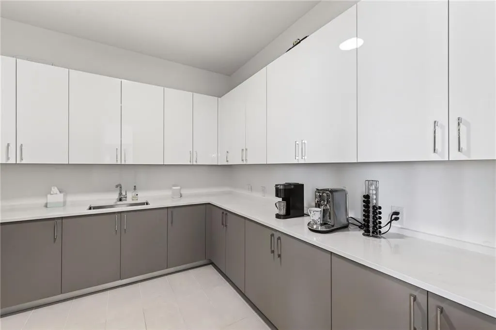 2425 Peachtree Road Ne Unit 1704, Atlanta, Georgia 30305, 2 Bedrooms Bedrooms, 0 ,2 BathroomsBathrooms,Residential,For Sale,2425 Peachtree Road Ne Unit 1704,7733670
