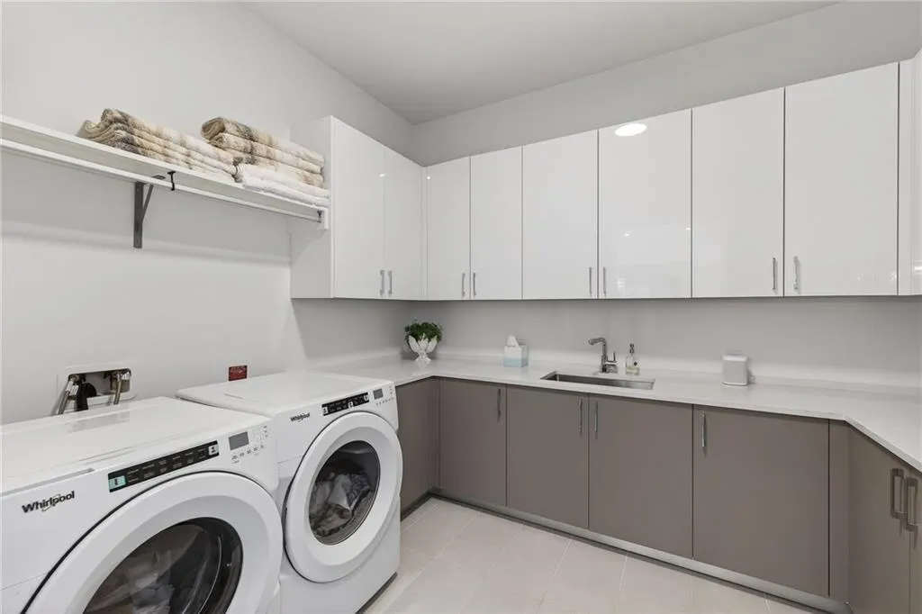 2425 Peachtree Road Ne Unit 1704, Atlanta, Georgia 30305, 2 Bedrooms Bedrooms, 0 ,2 BathroomsBathrooms,Residential,For Sale,2425 Peachtree Road Ne Unit 1704,7733670