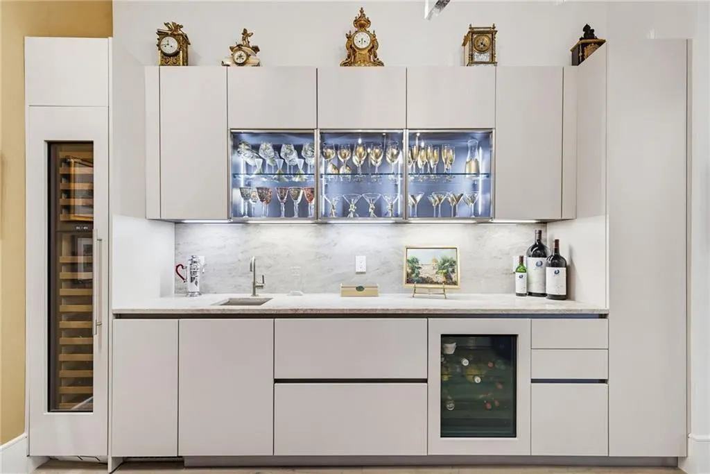 2425 Peachtree Road Ne Unit 1704, Atlanta, Georgia 30305, 2 Bedrooms Bedrooms, 0 ,2 BathroomsBathrooms,Residential,For Sale,2425 Peachtree Road Ne Unit 1704,7733670