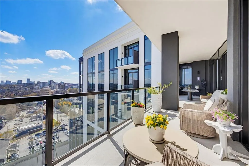 2425 Peachtree Road Ne Unit 1704, Atlanta, Georgia 30305, 2 Bedrooms Bedrooms, 0 ,2 BathroomsBathrooms,Residential,For Sale,2425 Peachtree Road Ne Unit 1704,7733670
