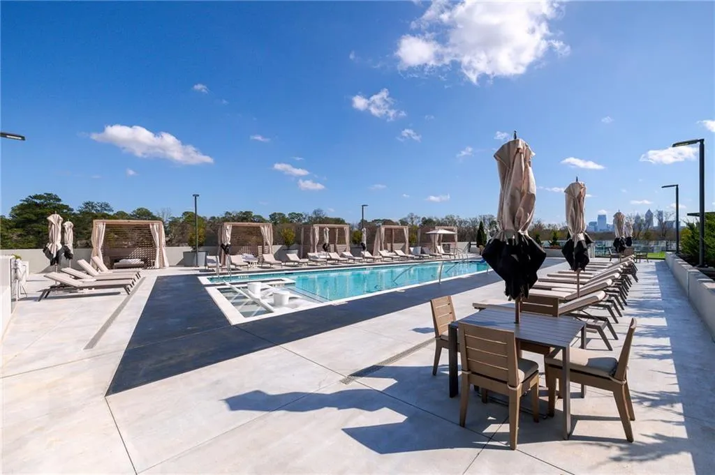 2425 Peachtree Road Ne Unit 1704, Atlanta, Georgia 30305, 2 Bedrooms Bedrooms, 0 ,2 BathroomsBathrooms,Residential,For Sale,2425 Peachtree Road Ne Unit 1704,7733670