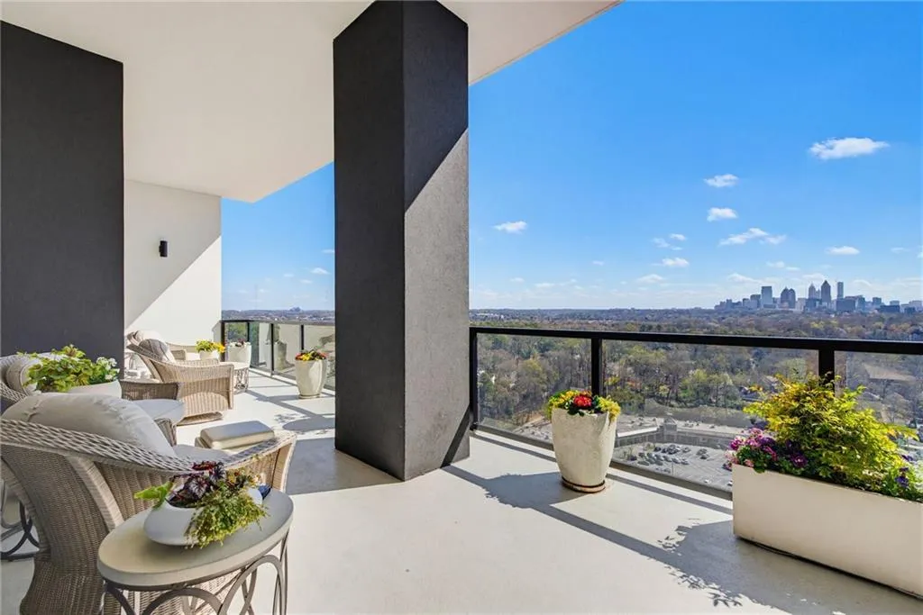 2425 Peachtree Road Ne Unit 1704, Atlanta, Georgia 30305, 2 Bedrooms Bedrooms, 0 ,2 BathroomsBathrooms,Residential,For Sale,2425 Peachtree Road Ne Unit 1704,7733670