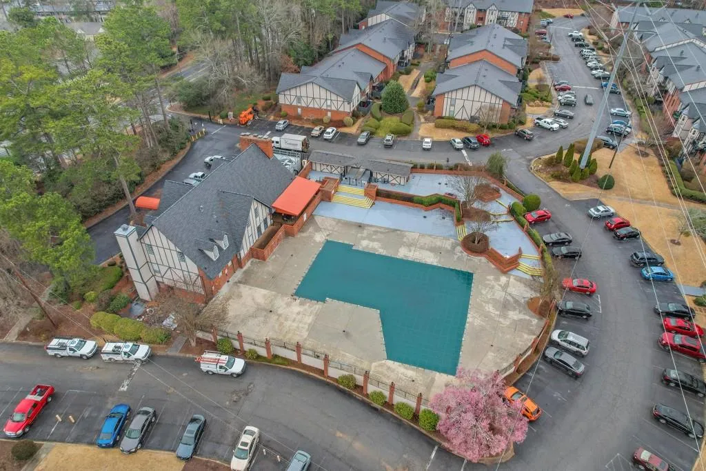 6851 Roswell Road Unit L11, Atlanta, Georgia 30328, 3 Bedrooms Bedrooms, ,2 BathroomsBathrooms,Residential,Sold,6851 Roswell Road Unit L11,7175672