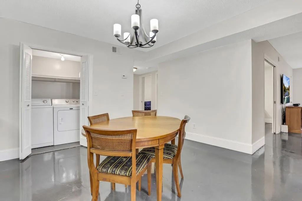 6851 Roswell Road Unit L11, Atlanta, Georgia 30328, 3 Bedrooms Bedrooms, ,2 BathroomsBathrooms,Residential,Sold,6851 Roswell Road Unit L11,7175672
