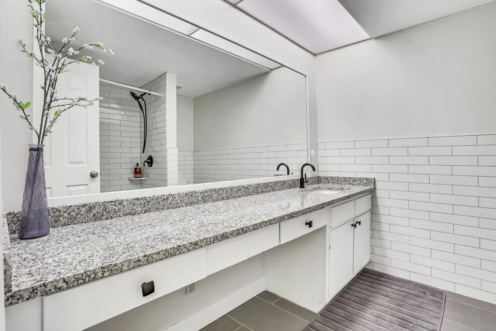 6851 Roswell Road Unit L11, Atlanta, Georgia 30328, 3 Bedrooms Bedrooms, ,2 BathroomsBathrooms,Residential,Sold,6851 Roswell Road Unit L11,7175672