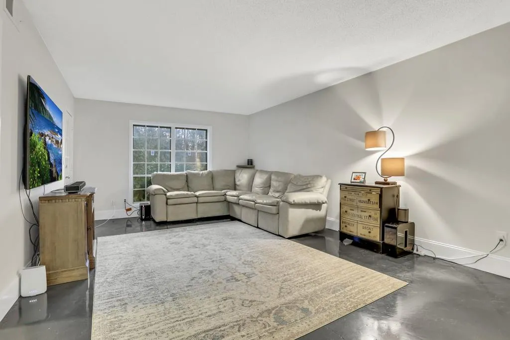 6851 Roswell Road Unit L11, Atlanta, Georgia 30328, 3 Bedrooms Bedrooms, ,2 BathroomsBathrooms,Residential,Sold,6851 Roswell Road Unit L11,7175672