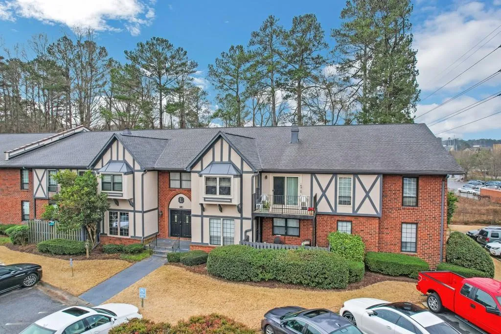 6851 Roswell Road Unit L11, Atlanta, Georgia 30328, 3 Bedrooms Bedrooms, ,2 BathroomsBathrooms,Residential,Sold,6851 Roswell Road Unit L11,7175672