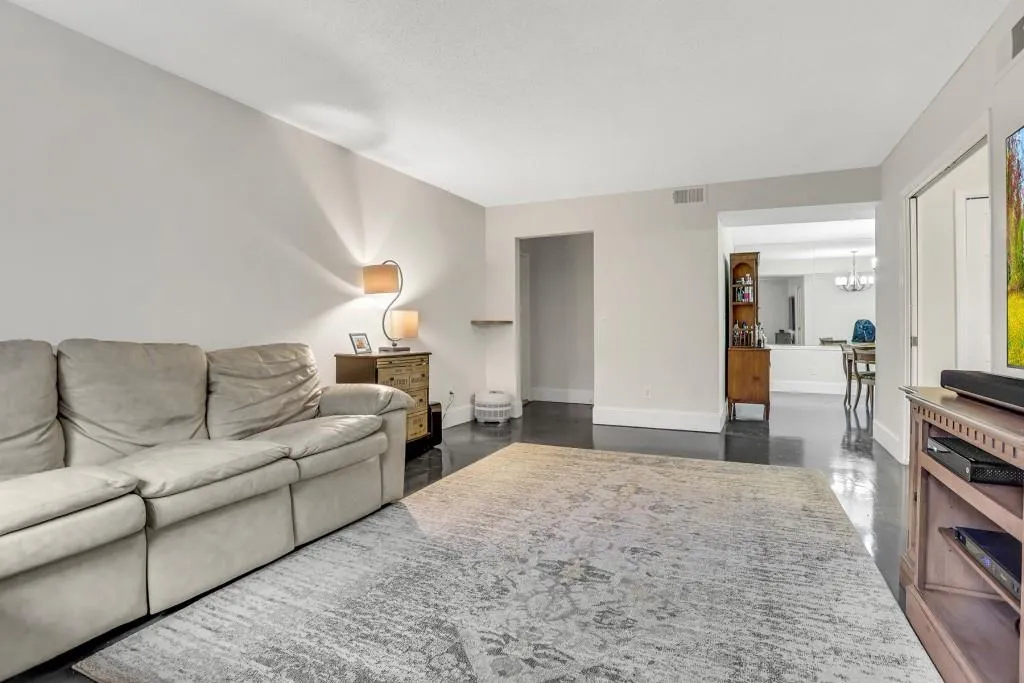 6851 Roswell Road Unit L11, Atlanta, Georgia 30328, 3 Bedrooms Bedrooms, ,2 BathroomsBathrooms,Residential,Sold,6851 Roswell Road Unit L11,7175672