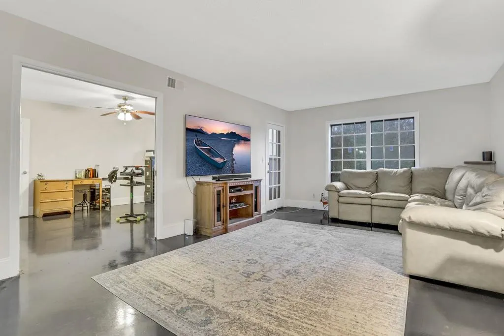 6851 Roswell Road Unit L11, Atlanta, Georgia 30328, 3 Bedrooms Bedrooms, ,2 BathroomsBathrooms,Residential,Sold,6851 Roswell Road Unit L11,7175672