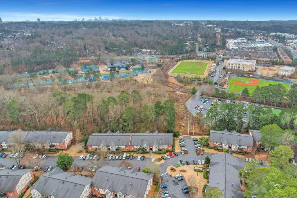 6851 Roswell Road Unit L11, Atlanta, Georgia 30328, 3 Bedrooms Bedrooms, ,2 BathroomsBathrooms,Residential,Sold,6851 Roswell Road Unit L11,7175672