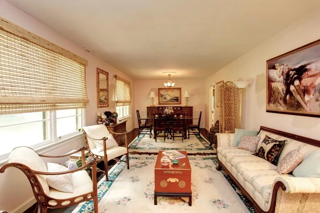 28 W Belle Isle Road, Sandy Springs, Georgia 30342, 3 Bedrooms Bedrooms, ,2 BathroomsBathrooms,Residential,Sold,28 W Belle Isle Road,5894593