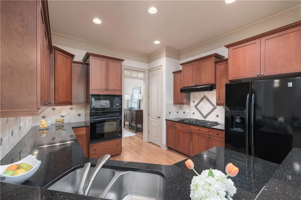 952 Persimmon Point, Atlanta, Georgia 30328, 3 Bedrooms Bedrooms, ,3 BathroomsBathrooms,Residential,Sold,952 Persimmon Point,7029986