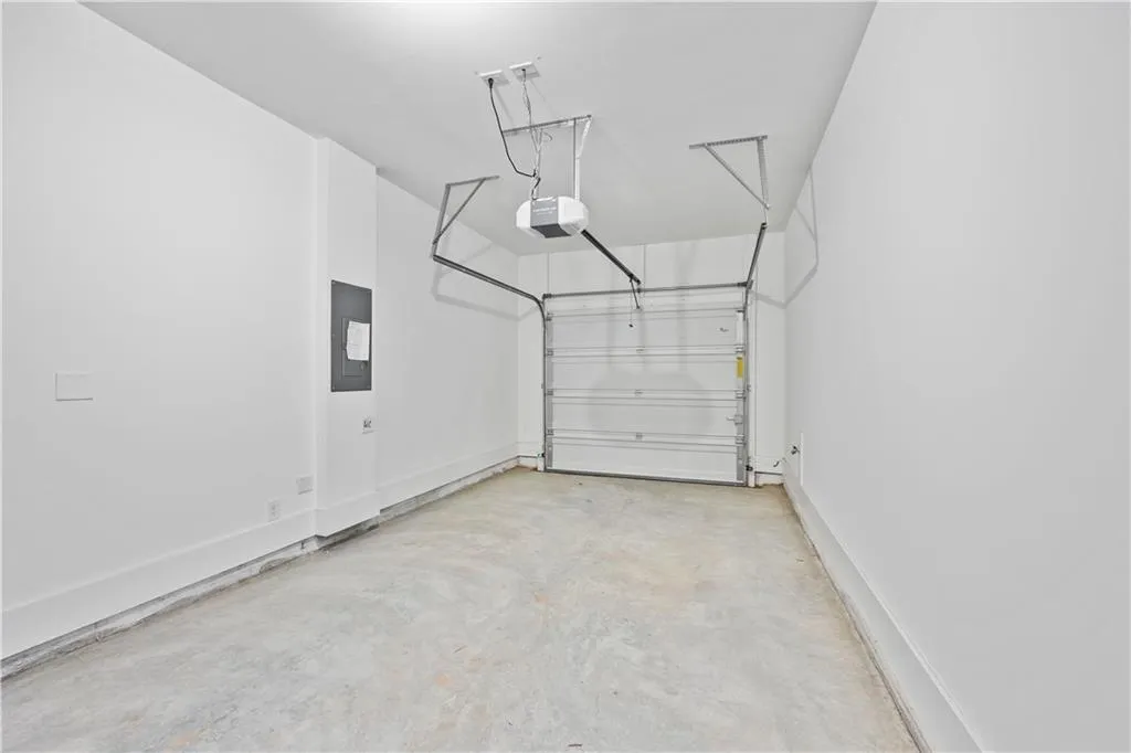 1534 Parks Edge Lane Nw, Atlanta, Georgia 30318, 3 Bedrooms Bedrooms, ,2 BathroomsBathrooms,Residential,For Sale,1534 Parks Edge Lane Nw,7553622