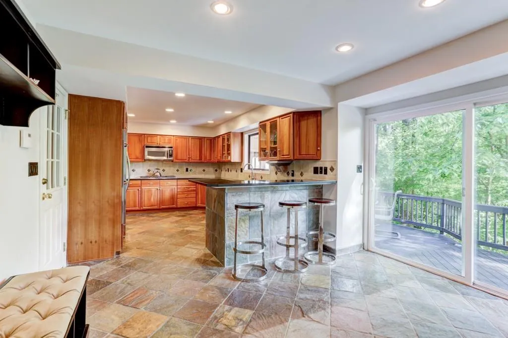 60 Stewart Drive, Sandy Springs, Georgia 30342, 4 Bedrooms Bedrooms, ,3 BathroomsBathrooms,Residential,Sold,60 Stewart Drive,6547096