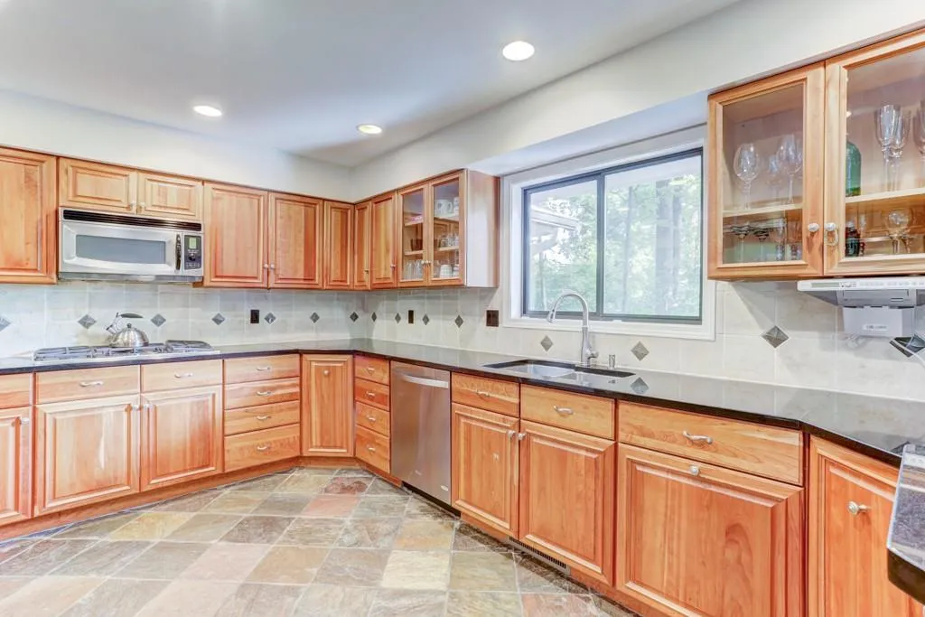 60 Stewart Drive, Sandy Springs, Georgia 30342, 4 Bedrooms Bedrooms, ,3 BathroomsBathrooms,Residential,Sold,60 Stewart Drive,6547096