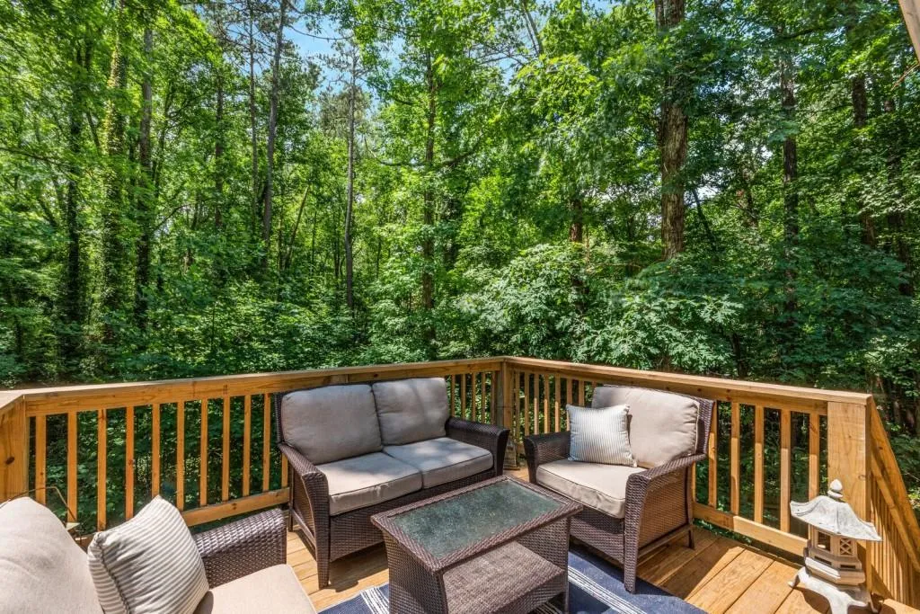 120 Finchley Court, Sandy Springs, Georgia 30328, 5 Bedrooms Bedrooms, ,3 BathroomsBathrooms,Residential,Sold,120 Finchley Court,7058399
