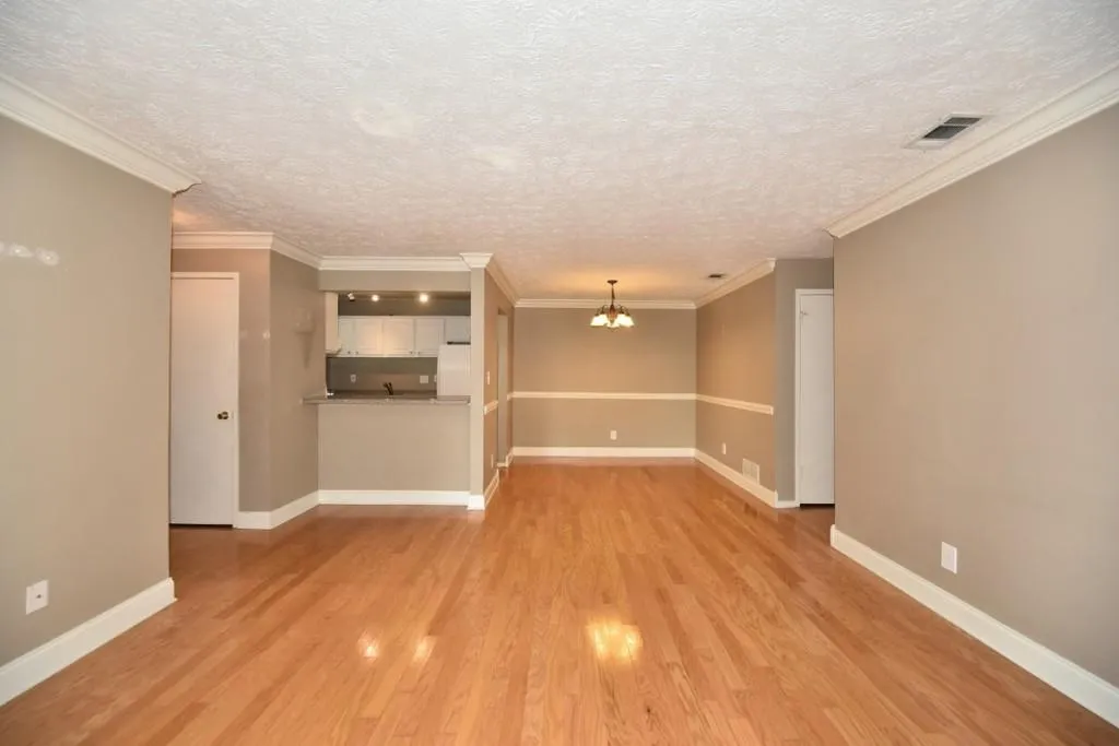 6818 Glenridge Drive Unit F, Sandy Springs, Georgia 30328, 2 Bedrooms Bedrooms, ,2 BathroomsBathrooms,Residential,Sold,6818 Glenridge Drive Unit F,5872493