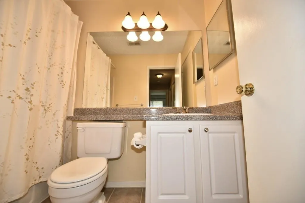 6818 Glenridge Drive Unit F, Sandy Springs, Georgia 30328, 2 Bedrooms Bedrooms, ,2 BathroomsBathrooms,Residential,Sold,6818 Glenridge Drive Unit F,5872493