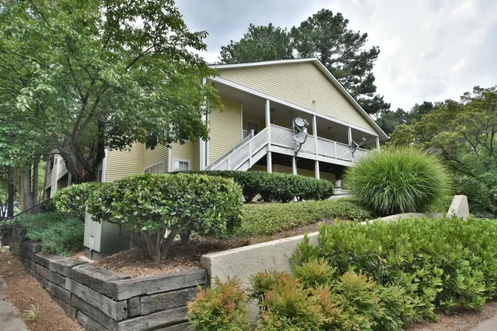 6818 Glenridge Drive Unit F, Sandy Springs, Georgia 30328, 2 Bedrooms Bedrooms, ,2 BathroomsBathrooms,Residential,Sold,6818 Glenridge Drive Unit F,5872493