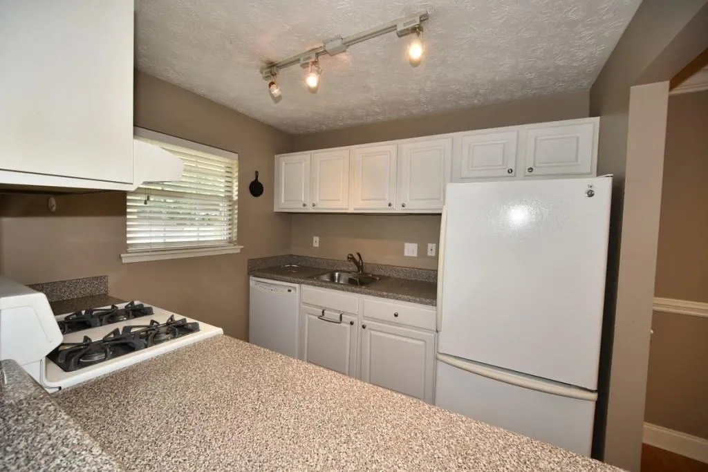 6818 Glenridge Drive Unit F, Sandy Springs, Georgia 30328, 2 Bedrooms Bedrooms, ,2 BathroomsBathrooms,Residential,Sold,6818 Glenridge Drive Unit F,5872493