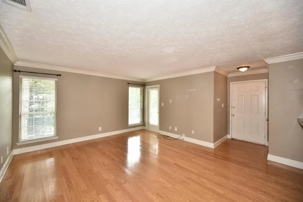 6818 Glenridge Drive Unit F, Sandy Springs, Georgia 30328, 2 Bedrooms Bedrooms, ,2 BathroomsBathrooms,Residential,Sold,6818 Glenridge Drive Unit F,5872493