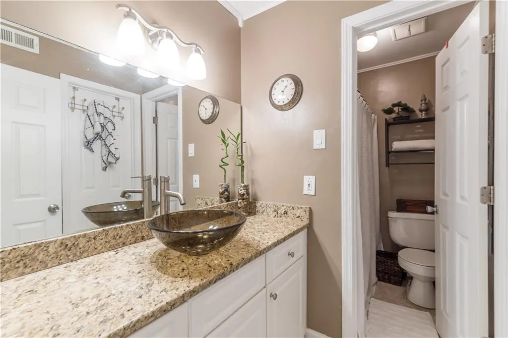 6980 Roswell Road Unit D8, Sandy Springs, Georgia 30328, 2 Bedrooms Bedrooms, ,1 BathroomBathrooms,Residential,Sold,6980 Roswell Road Unit D8,6793962
