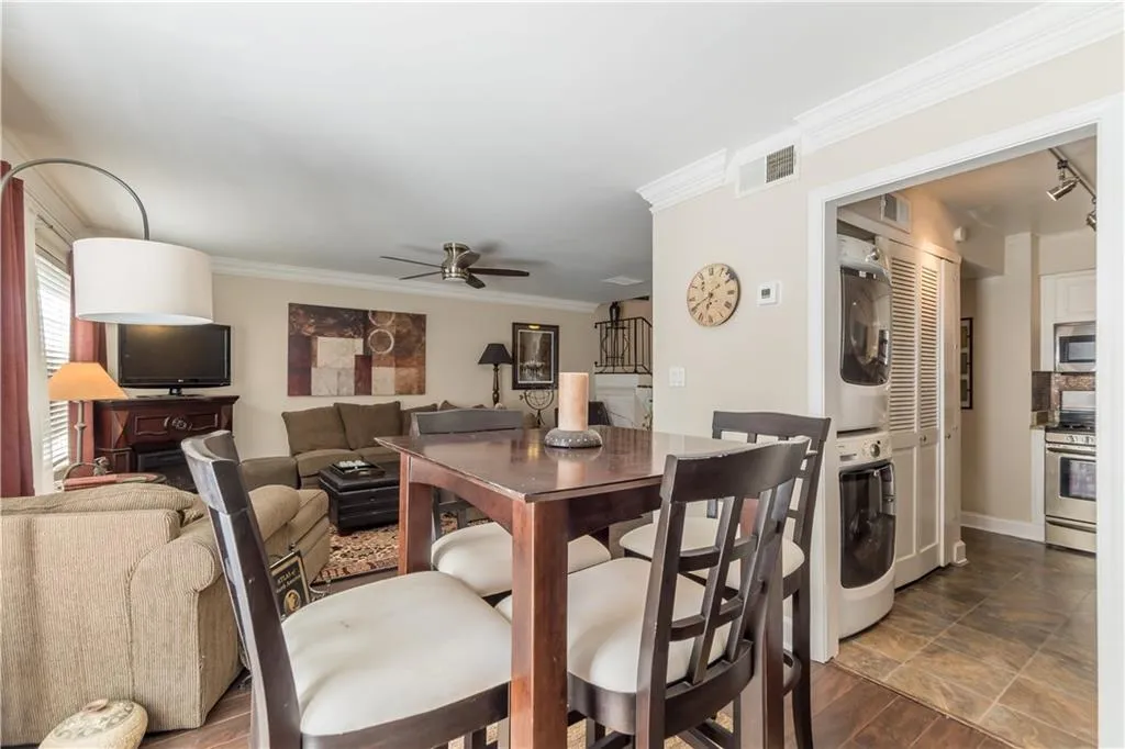 6980 Roswell Road Unit D8, Sandy Springs, Georgia 30328, 2 Bedrooms Bedrooms, ,1 BathroomBathrooms,Residential,Sold,6980 Roswell Road Unit D8,6793962