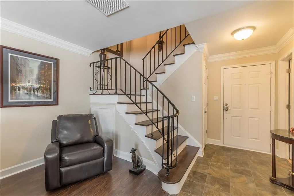 6980 Roswell Road Unit D8, Sandy Springs, Georgia 30328, 2 Bedrooms Bedrooms, ,1 BathroomBathrooms,Residential,Sold,6980 Roswell Road Unit D8,6793962